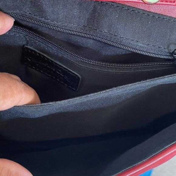 💕💕 Like New Red Quilted Crossbody Bag - Picture 4 of 5